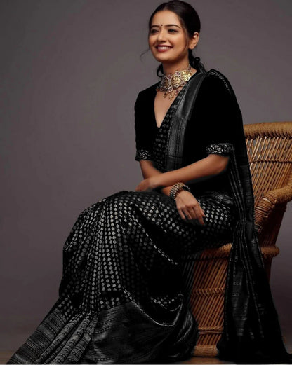 Tempting Black Soft Silk Saree With Devastating Blouse Piece