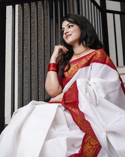 Designer Off White Soft Banarasi Silk Saree With Majesty Blouse Piece