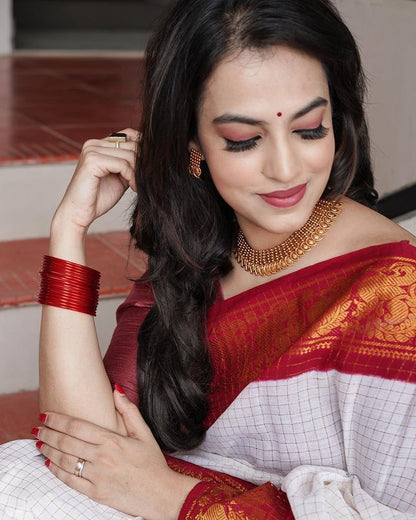 Designer Off White Soft Banarasi Silk Saree With Majesty Blouse Piece