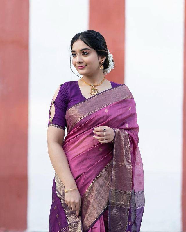 Angelic Lavender Soft Silk Saree With Scrupulous Blouse Piece
