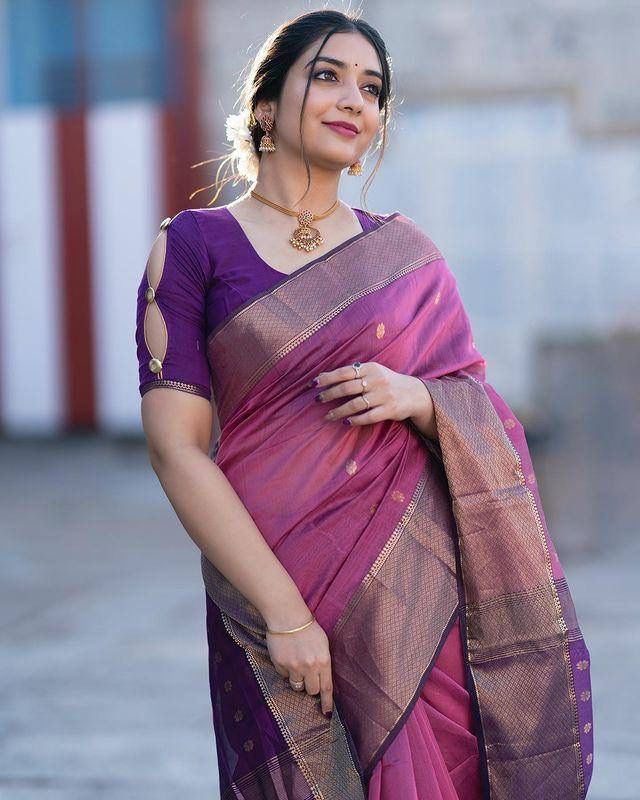 Angelic Lavender Soft Silk Saree With Scrupulous Blouse Piece